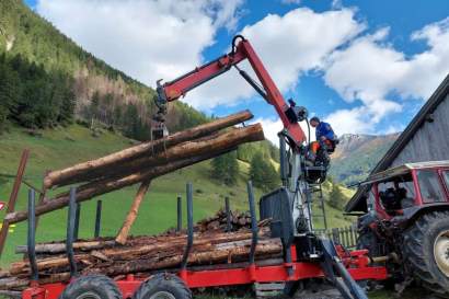 01b_Holz_fiahn_für_unsere_Hackschnitzelheizung.jpg